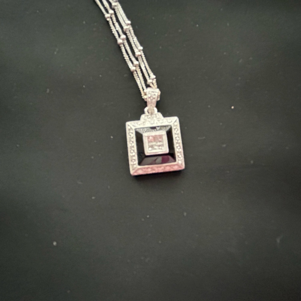 18k WHITE GOLD/ONYX/DIA. NECKLACE - Picture 2 of 5